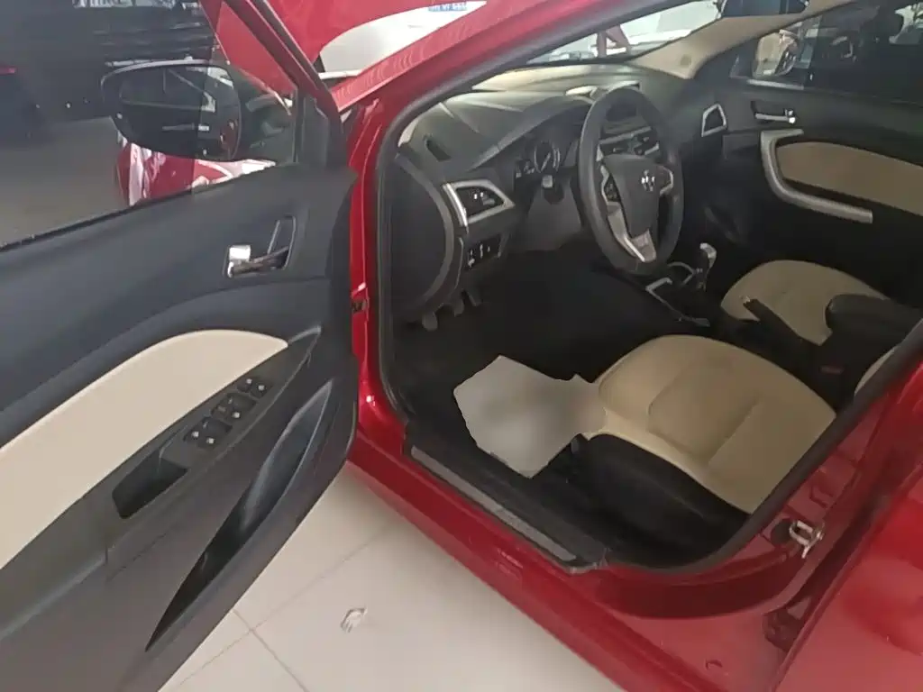 Changan Yuexiang V7 2015 — фото 16
