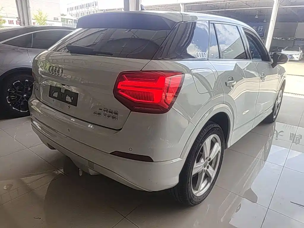 Audi Q2L 2020