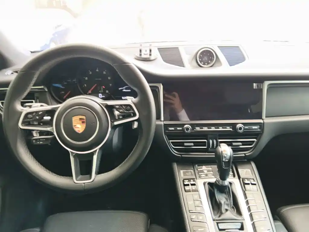 Porsche Macan 2020 — фото 10
