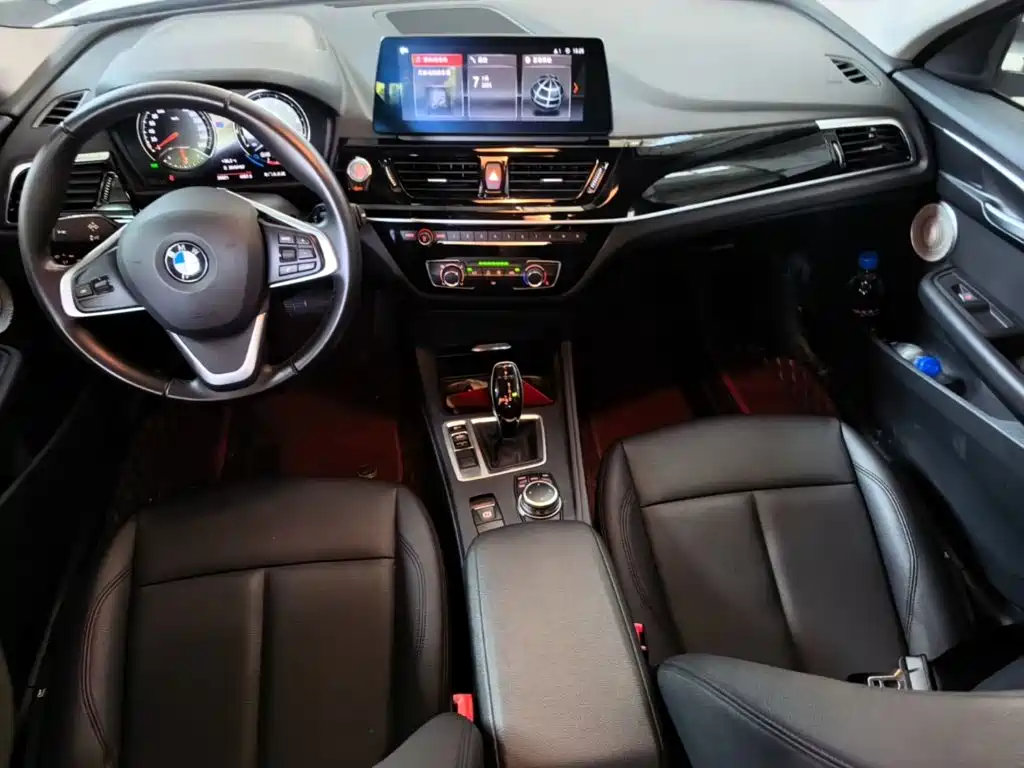 BMW 1 Series 2023 — фото 10