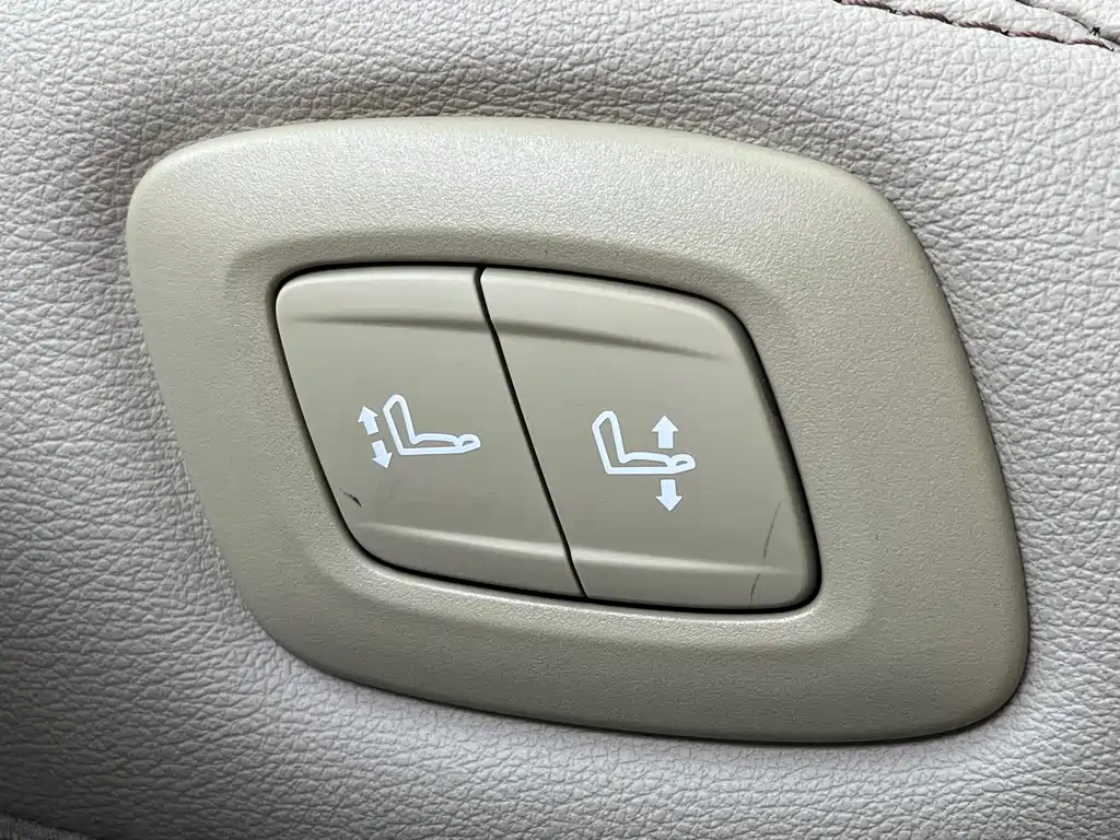 Toyota Camry 2019 — фото 20