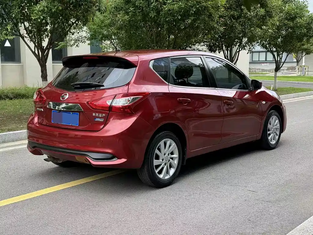 Nissan Tiida 2017 — фото 4