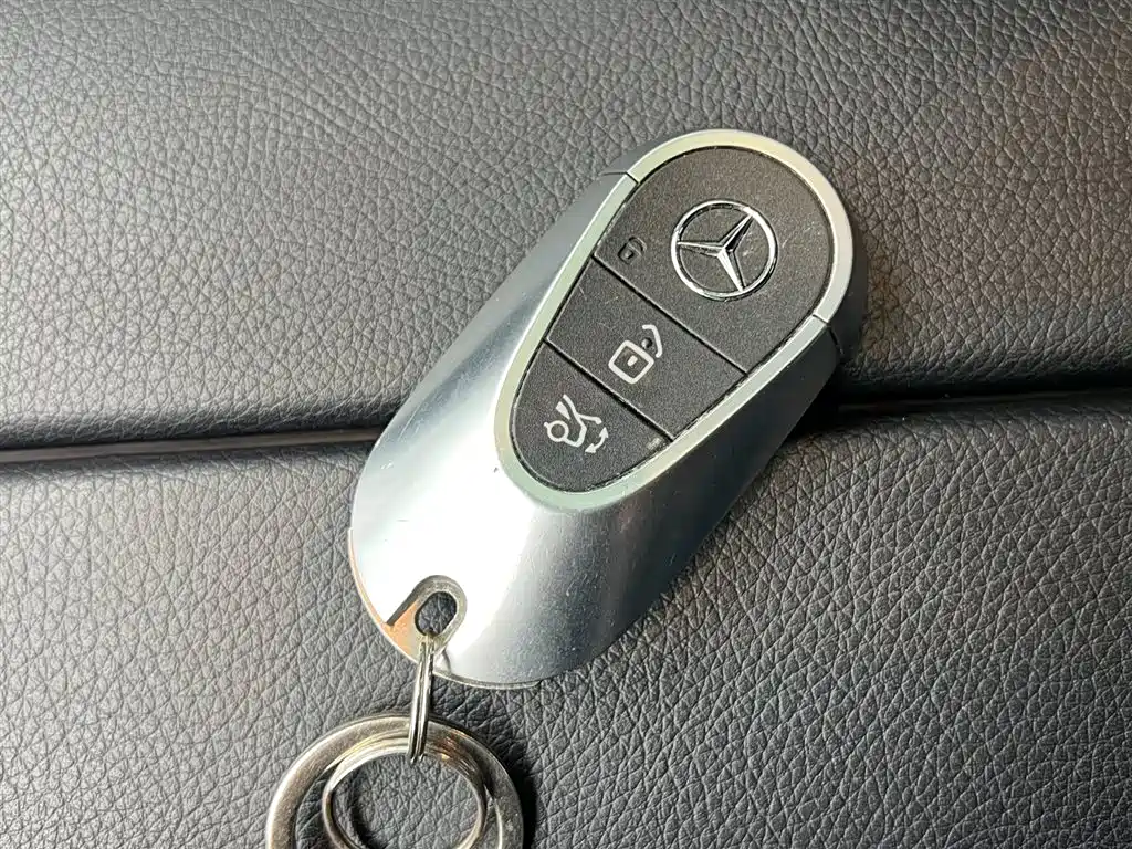 Mercedes-Benz C-Class 2023 — фото 18