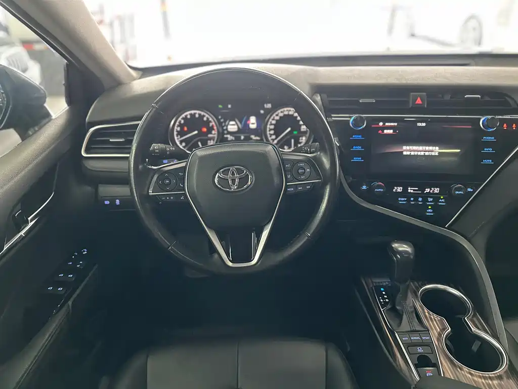 Toyota Camry 2020 — фото 12