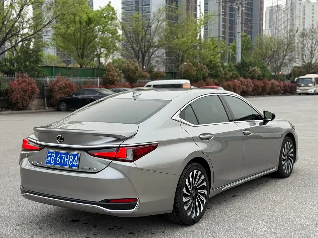 Lexus ES 2023 — фото 11