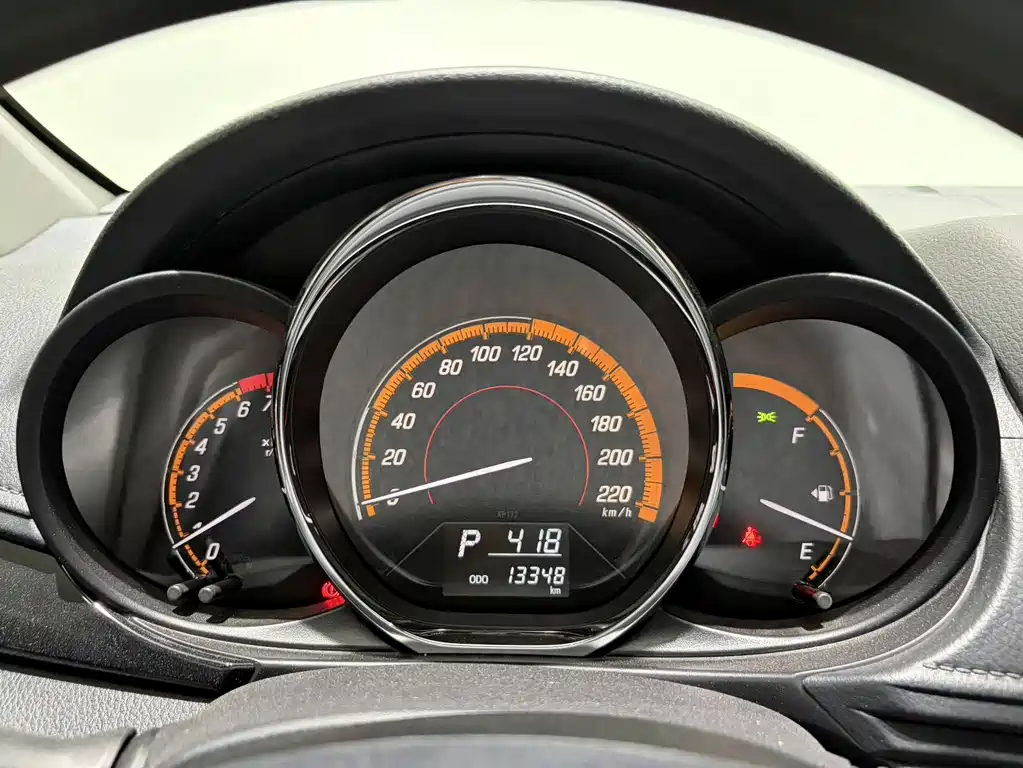 Toyota Yaris L 2023 — фото 17