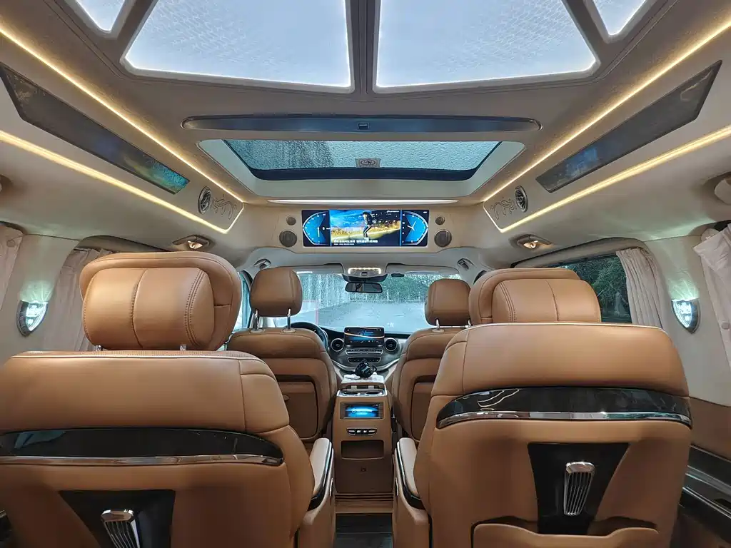 Mercedes-Benz V-Class 2021 — фото 11