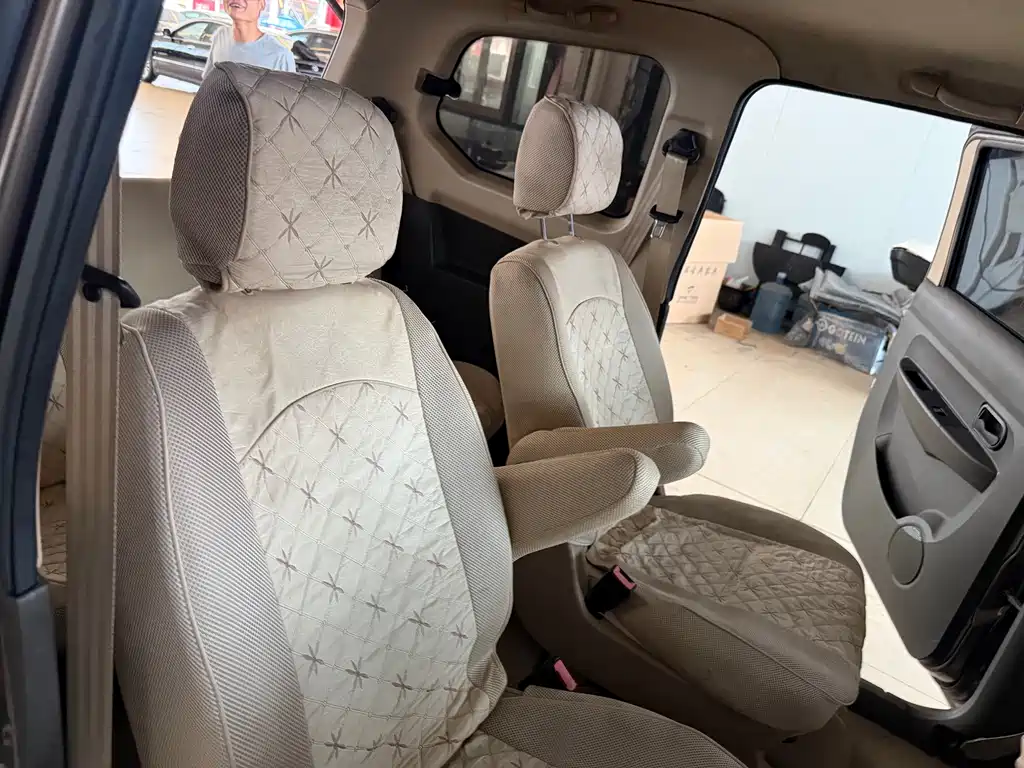 Wuling Hongguang 2015 — фото 20