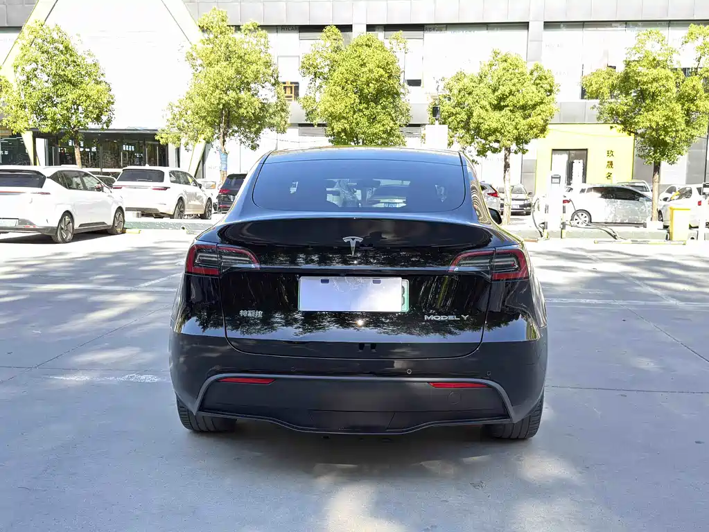 Tesla Model Y 2022 — фото 12