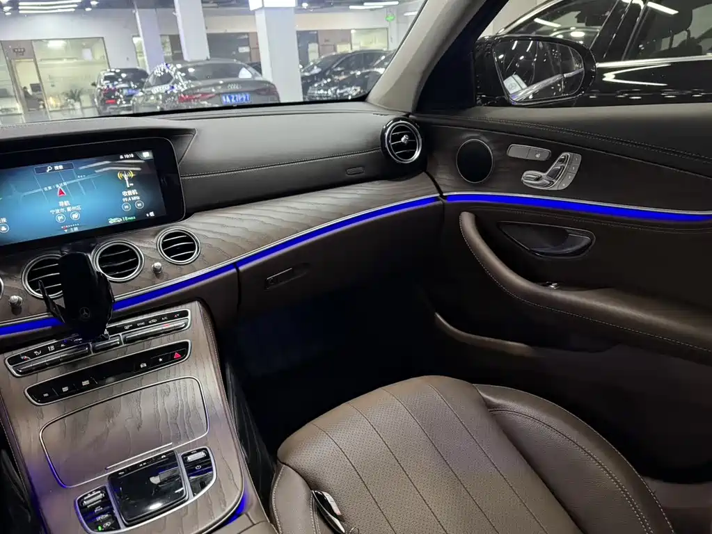 Mercedes-Benz E-Class 2022 — фото 9
