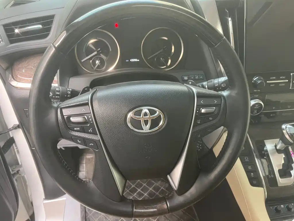 Toyota Vellfire 2023 — фото 15