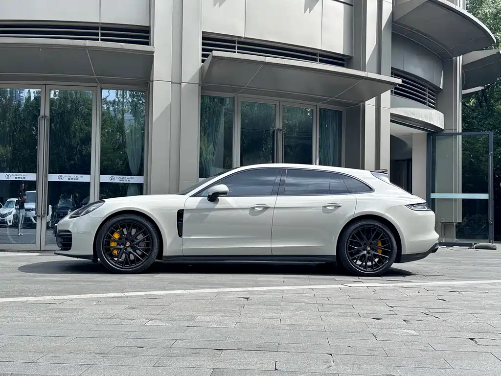 Porsche Panamera 2021