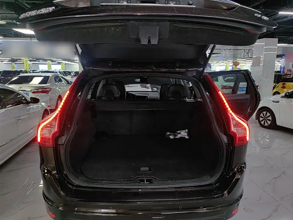 Volvo XC60 2017 — фото 19