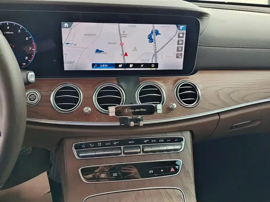 Mercedes-Benz E-Class 2022 — фото 13