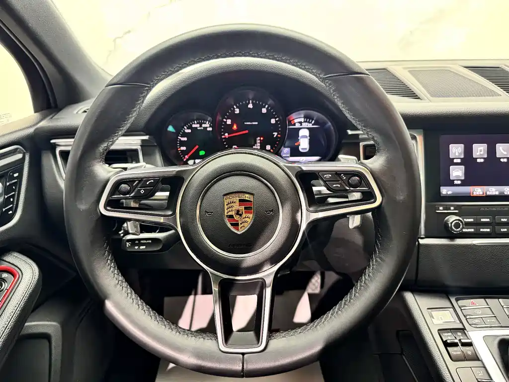 Porsche Macan 2018 — фото 11