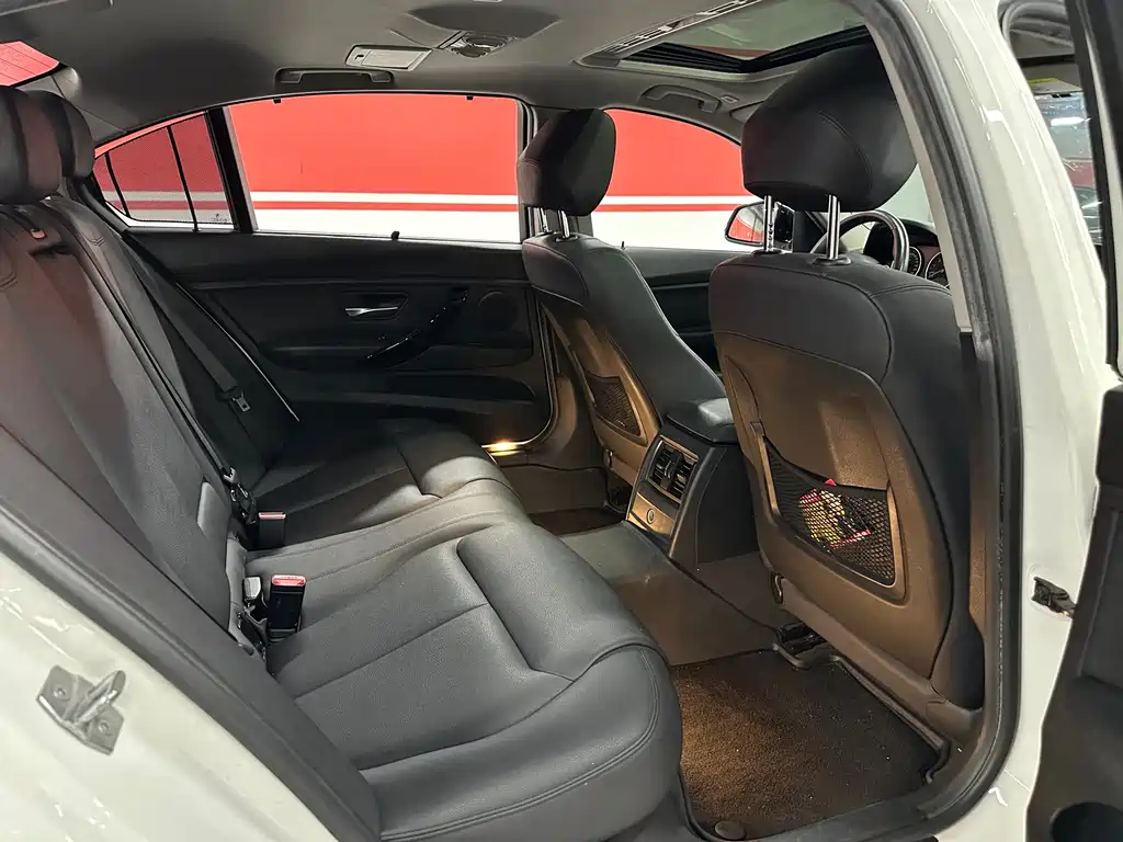 BMW 3 Series 2017 — фото 15