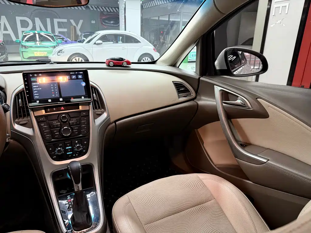 Buick Excelle 2014 — фото 13