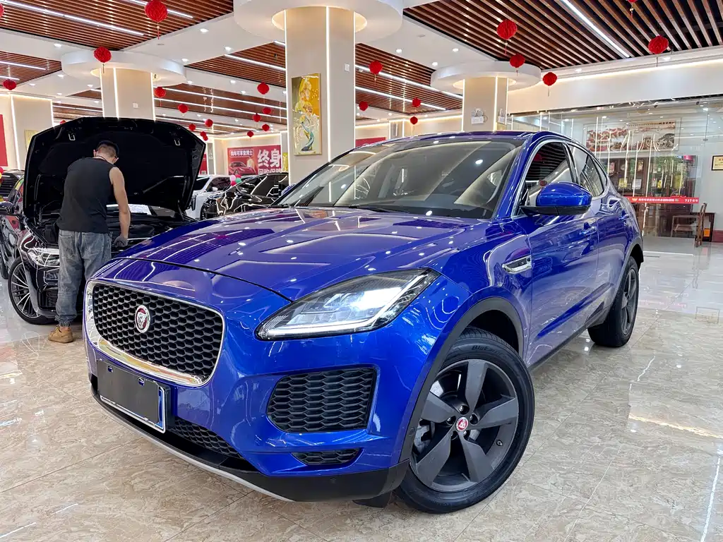 Jaguar E-PACE 2020 — фото 1