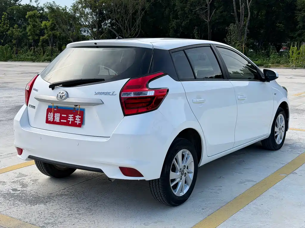 Toyota Yaris L 2017 — фото 23