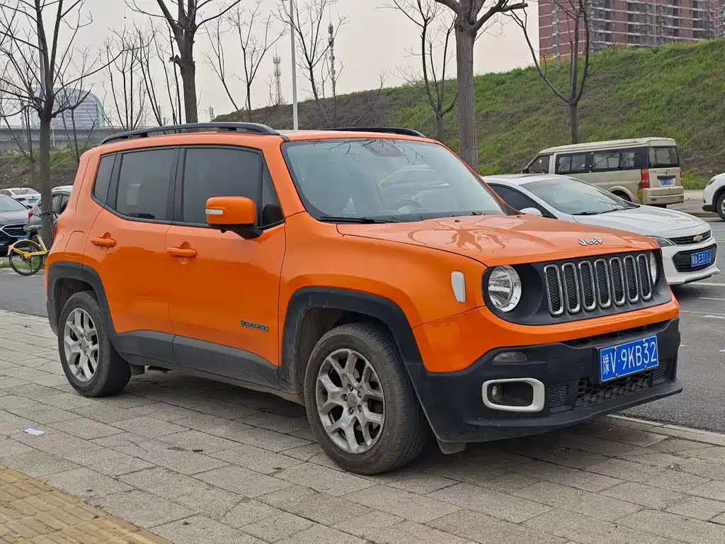 Jeep Renegade 2017 — фото 3