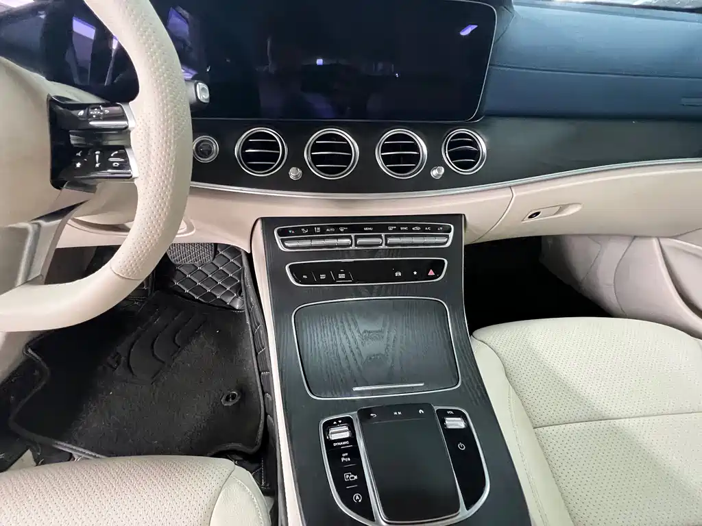 Mercedes-Benz E-Class 2023 — фото 13