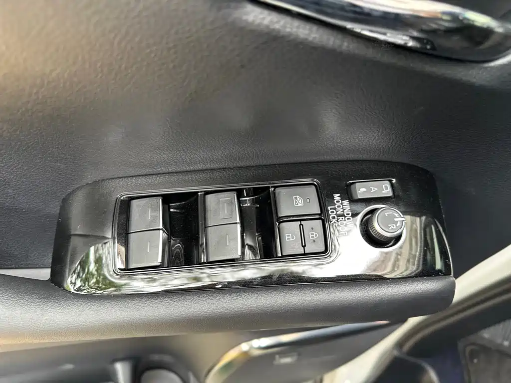 Toyota Vellfire 2022 — фото 18