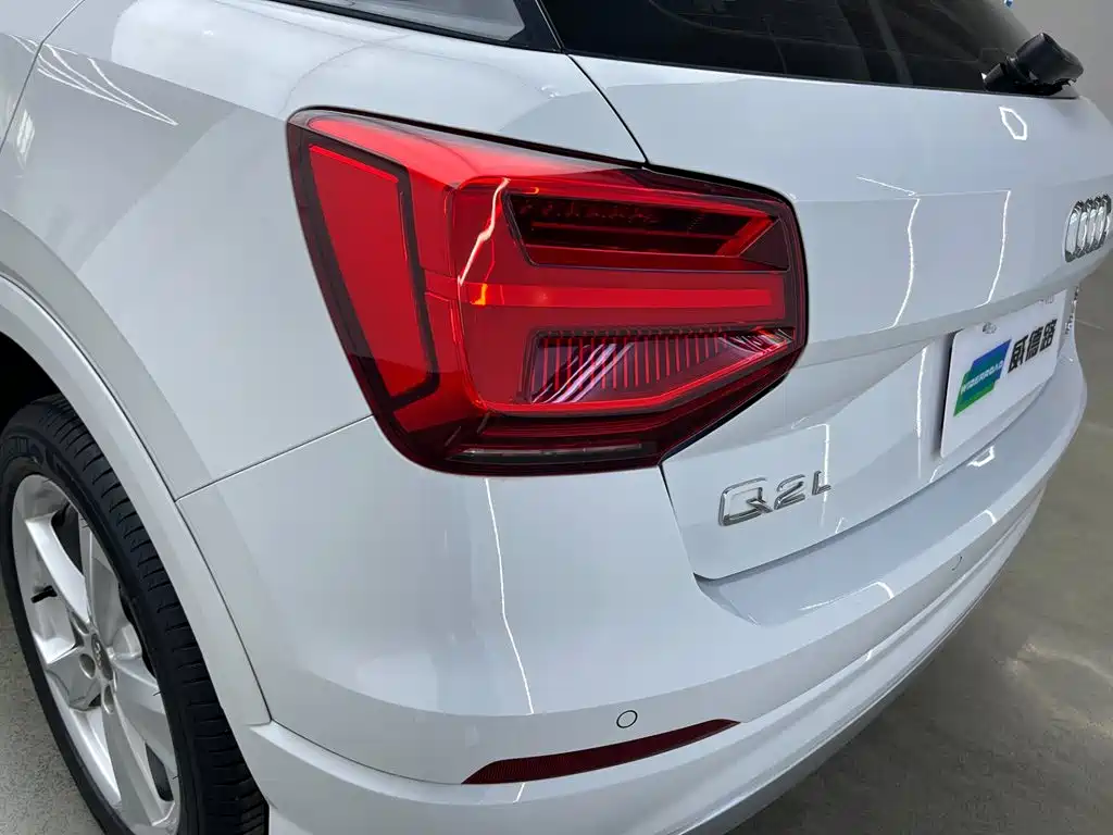 Audi Q2L 2019 — фото 32