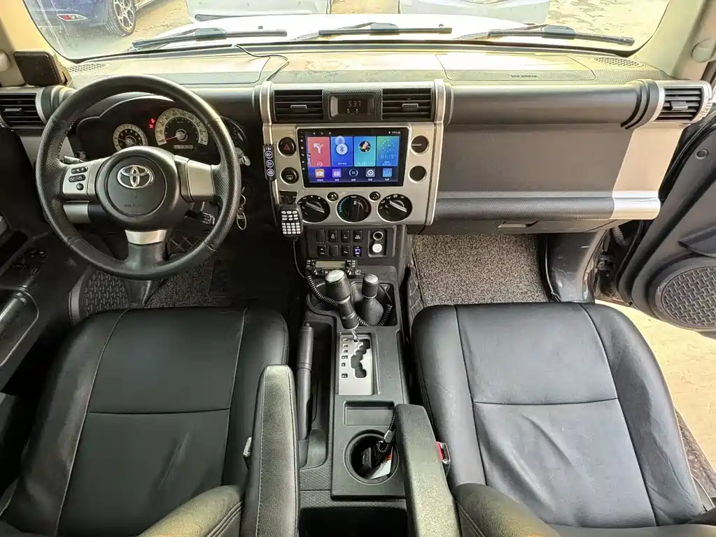 Toyota FJ Cruiser 2008 — фото 10