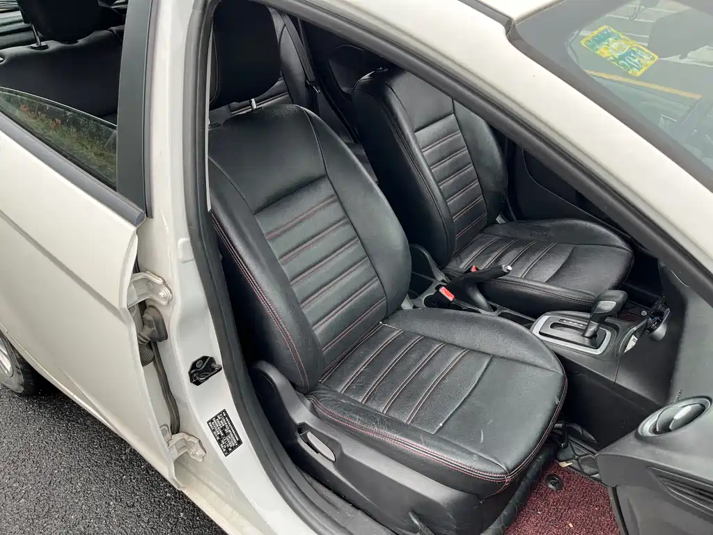 Ford Fiesta 2015 — фото 17