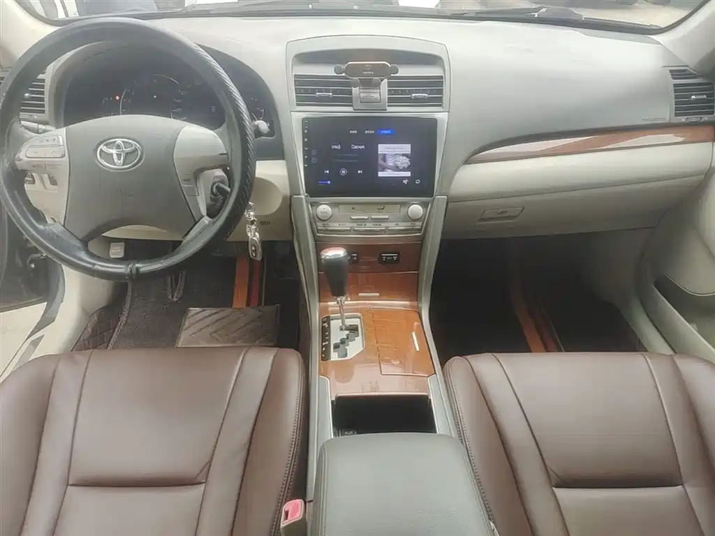 Toyota Camry 2015 — фото 10