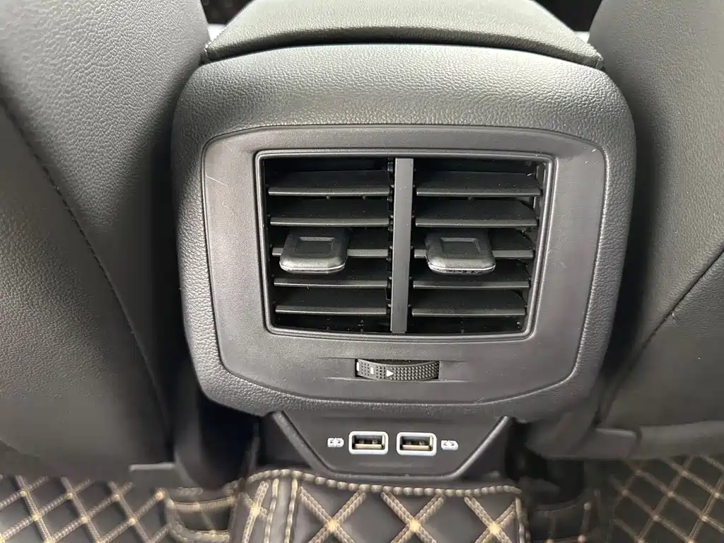Volkswagen T-Roc 2023 — фото 17