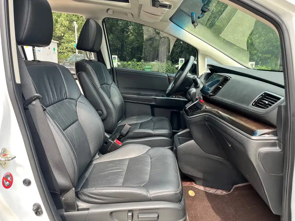 Honda Odyssey 2017 — фото 17