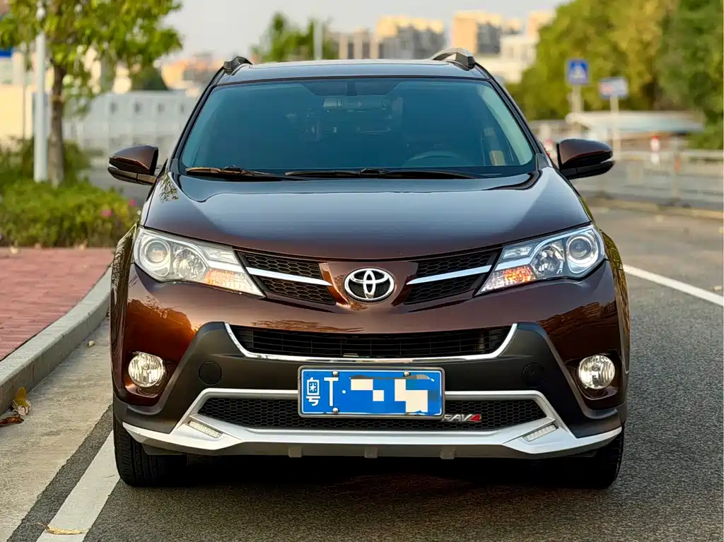 Toyota RAV4 2015 — фото 6