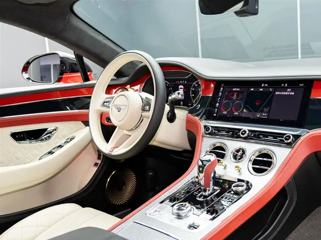 Bentley Continental 2023 — фото 17