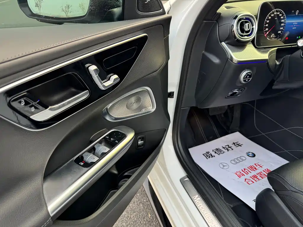 Mercedes-Benz C-Class 2023 — фото 9