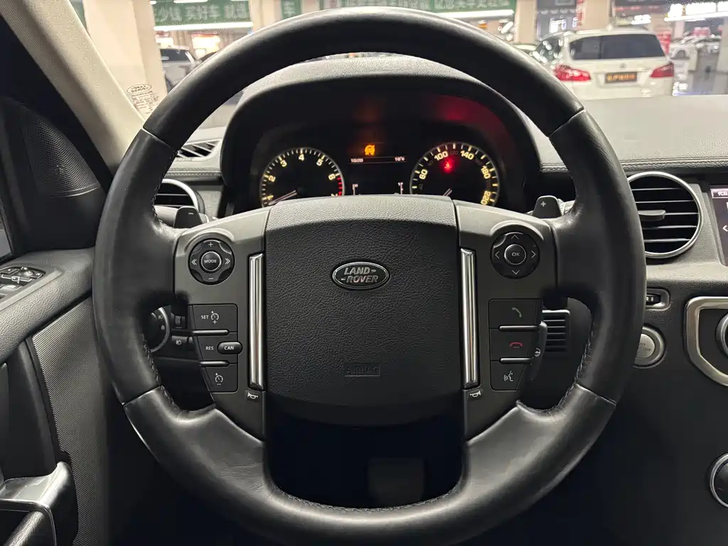 Land Rover Discovery 2016 — фото 16