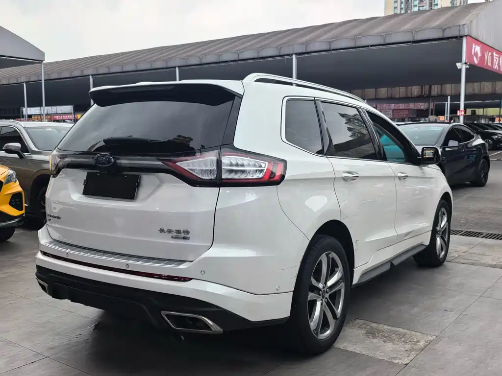 Ford Edge 2017 — фото 13