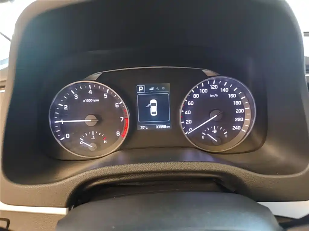 Hyundai Elantra 2017 — фото 12