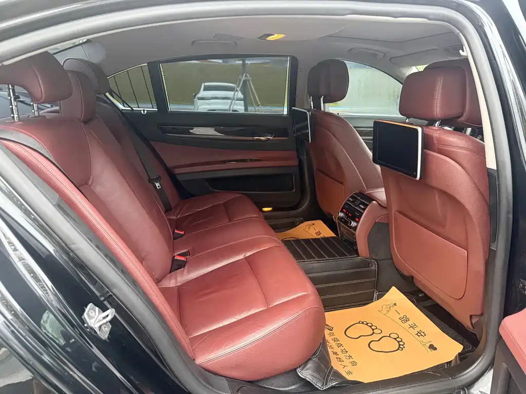 BMW 7 Series 2014 — фото 13