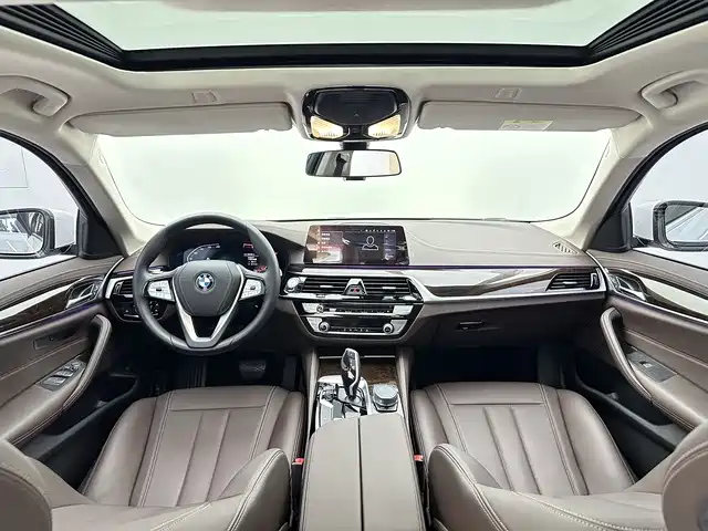 BMW 5 Series 2020 — фото 9