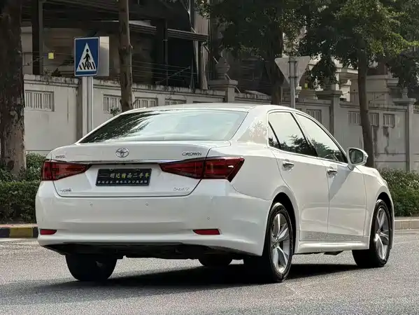 Toyota Crown 2015