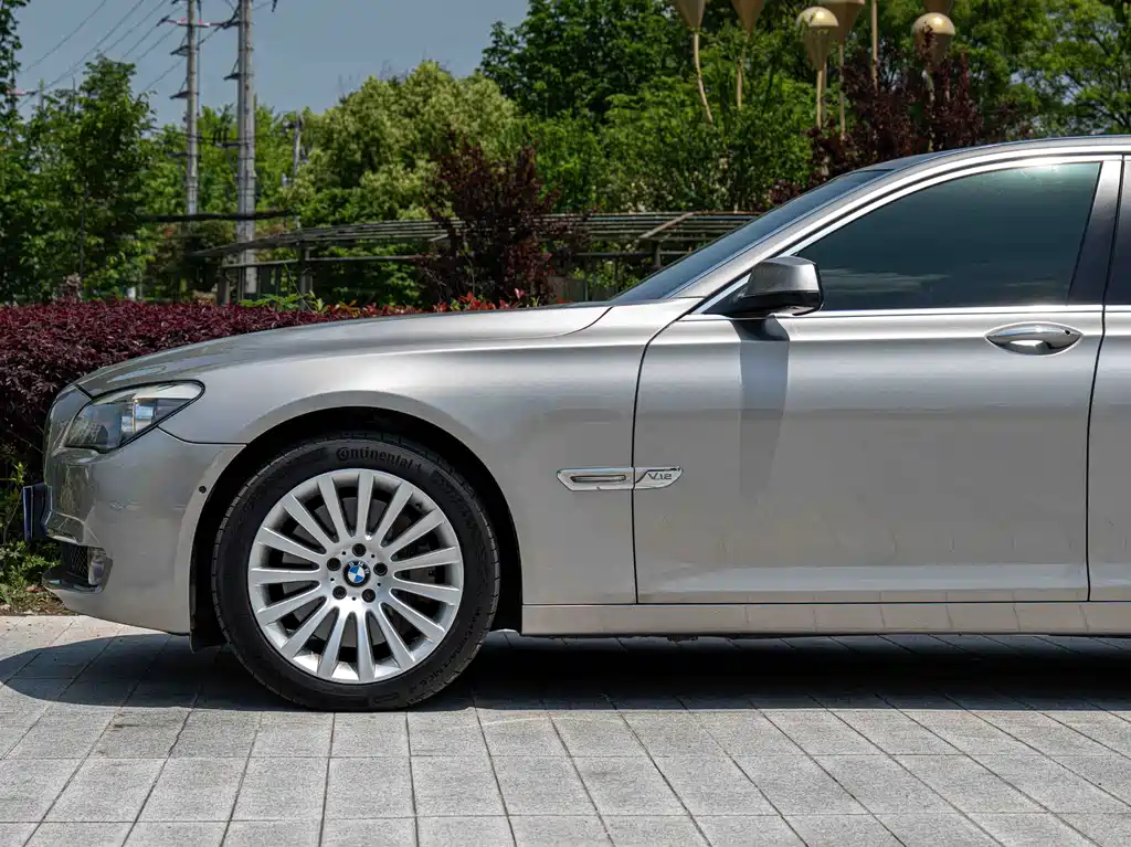 BMW 7 Series 2010 — фото 5