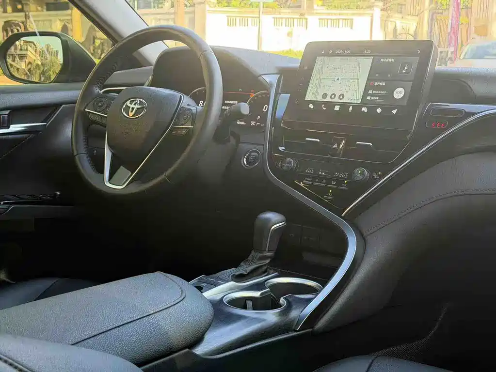 Toyota Camry 2023 — фото 10