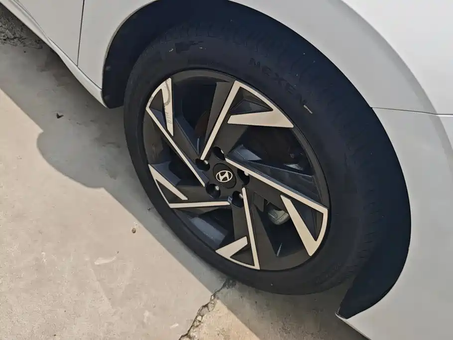 Hyundai Elantra 2024