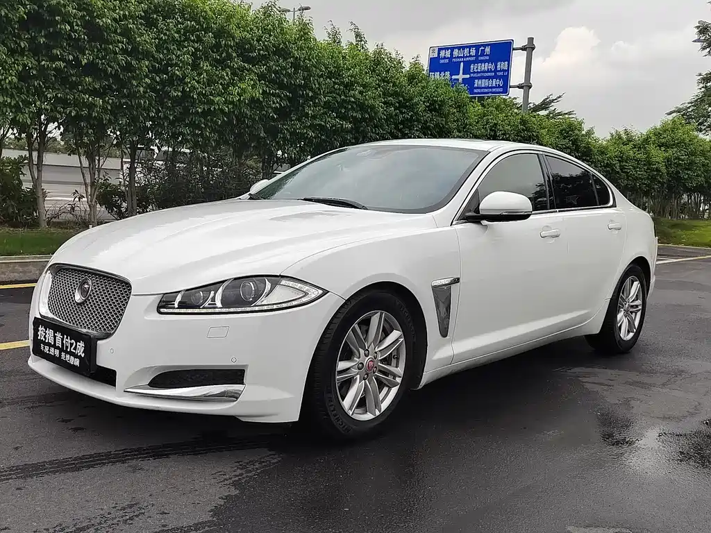 Jaguar XF 2015 — фото 1