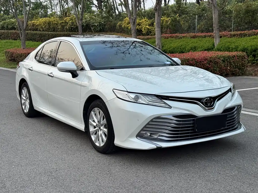 Toyota Camry 2021 — фото 3