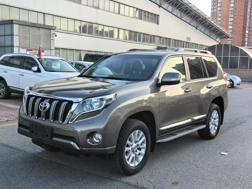 Toyota Prado 2017 — фото 1