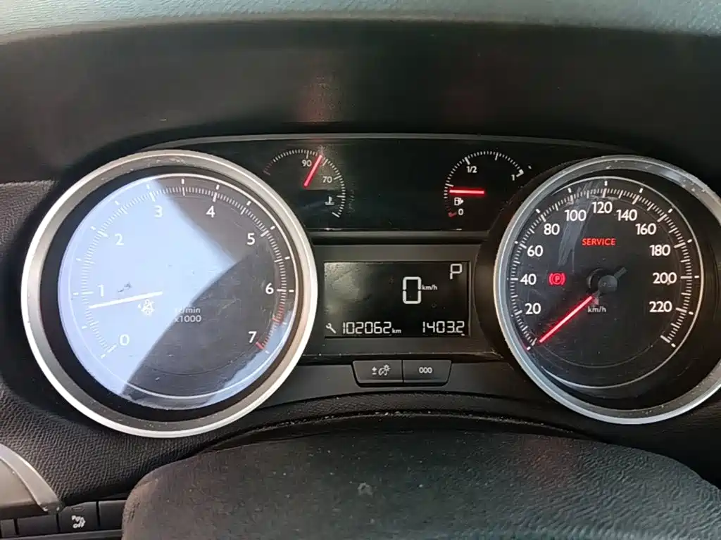 Peugeot 408 2015 — фото 12