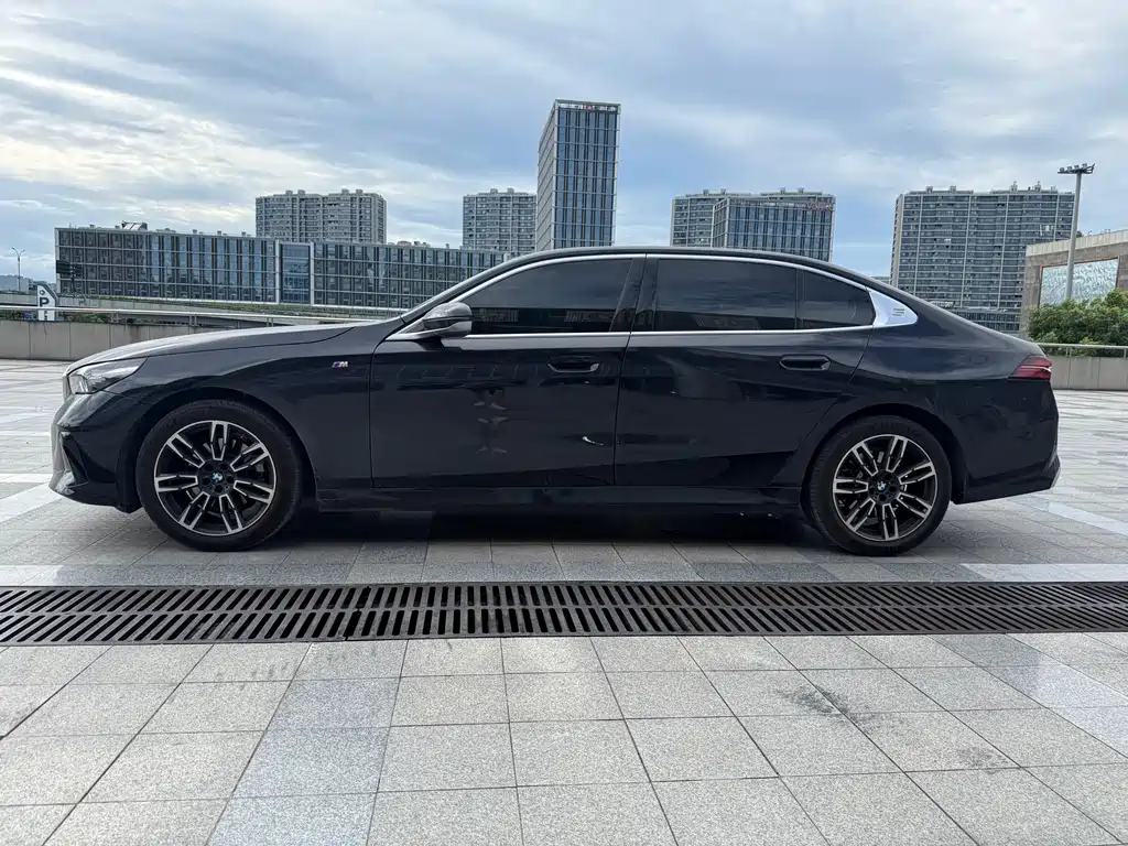 BMW 5 Series 2025