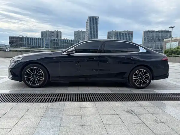 BMW 5 Series 2025